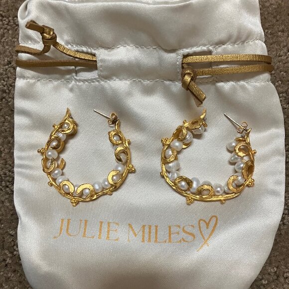 NWOT Julie Miles Gold Pearl Hoop Earrings - Picture 2 of 4